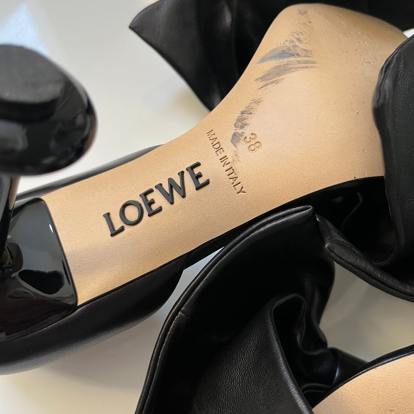Loewe Toy Bow 90 Pump in Black
